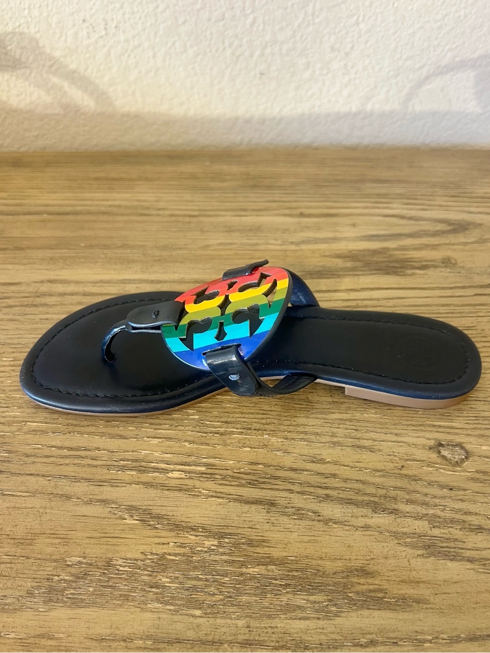 Tory Burch Miller patent leather rainbow navy leather thong sandals sz 7 - Picture 5 of 11